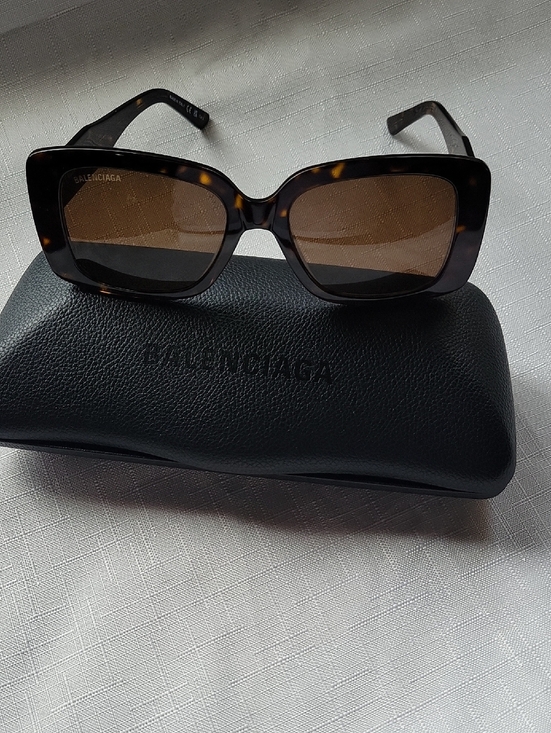 Balenciaga Women\'s Tortoise Square Sunglasses - Brown Gradient Lenses Unisex main image 10